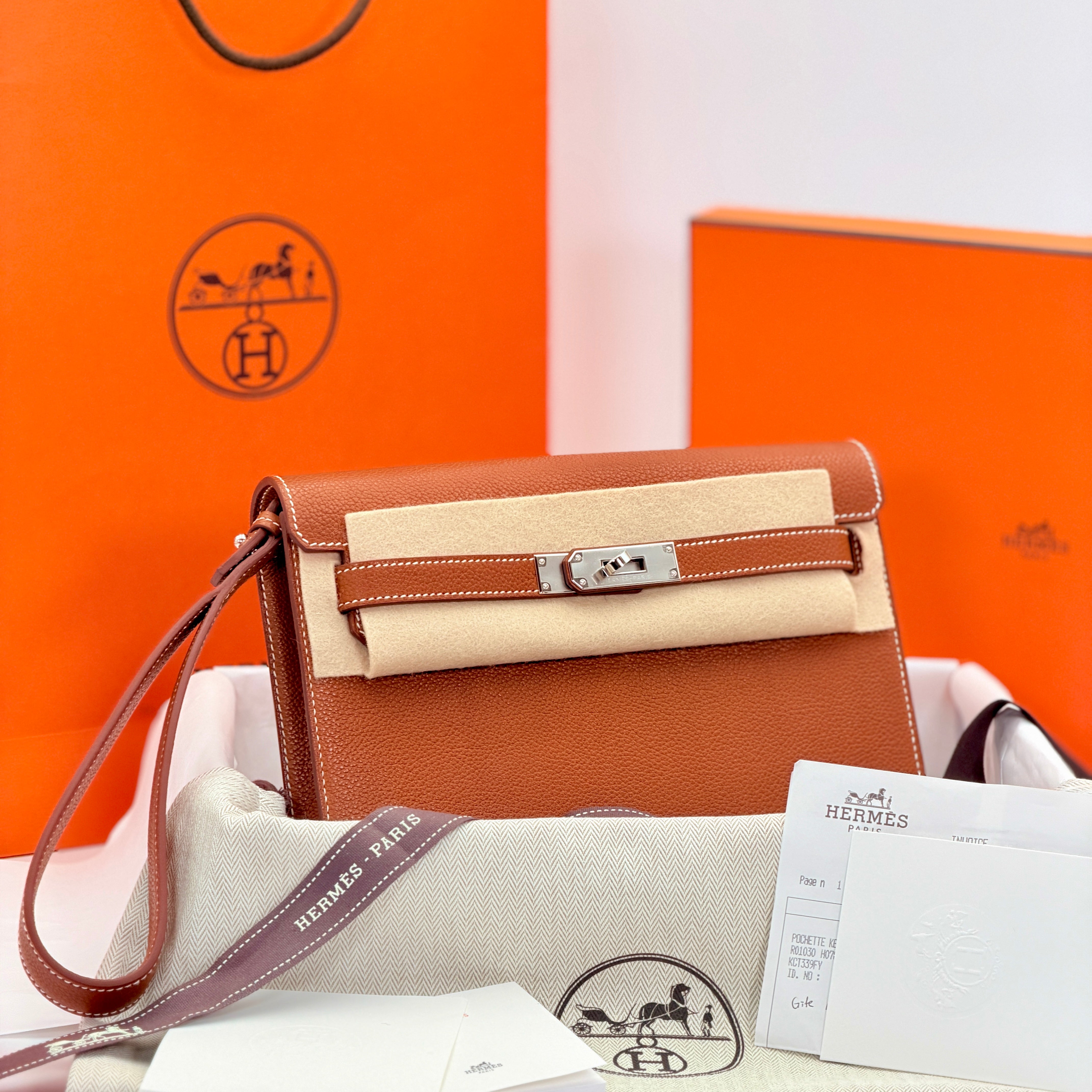 Hermès Kelly Depeches 25 Pouch Barenia Fauve PHW
